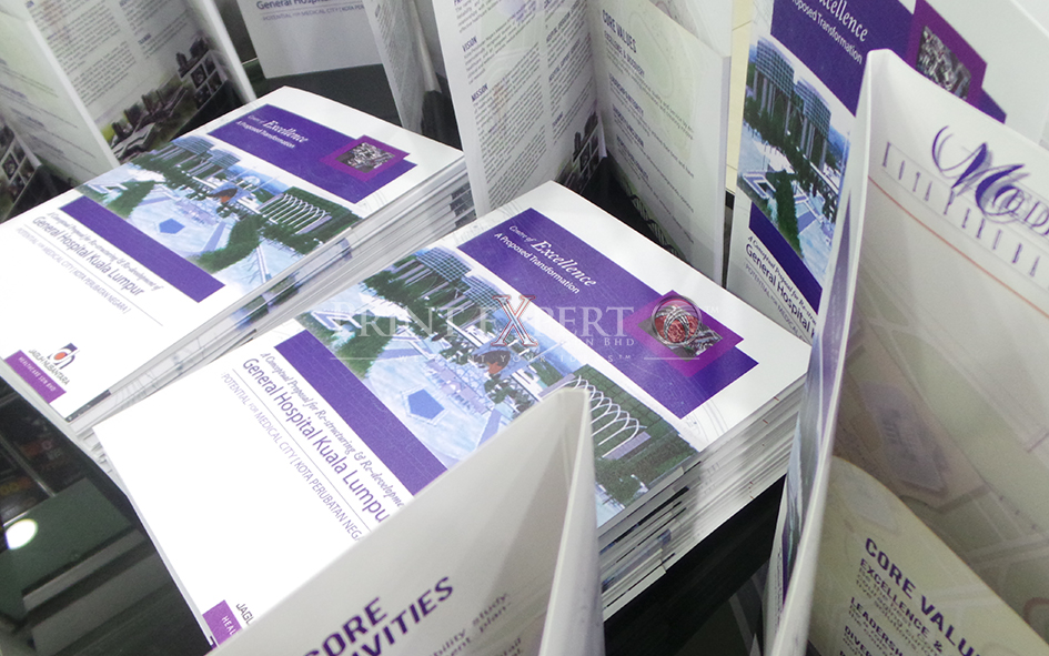 Corporate Folder Samples: Photo 5